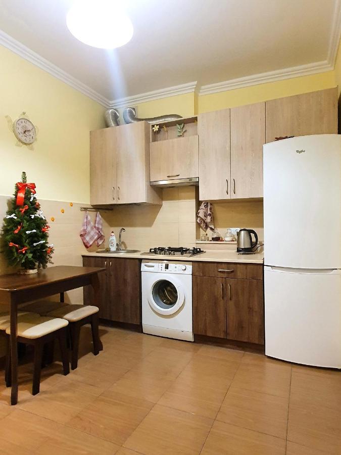 Homey Apartment On Vicheva Str. Lviv Buitenkant foto