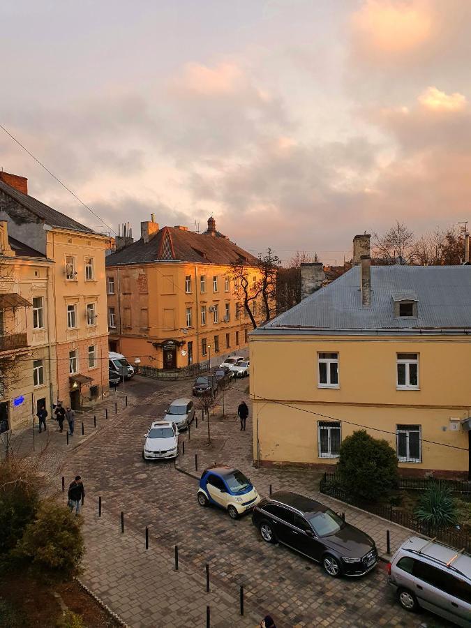 Homey Apartment On Vicheva Str. Lviv Buitenkant foto