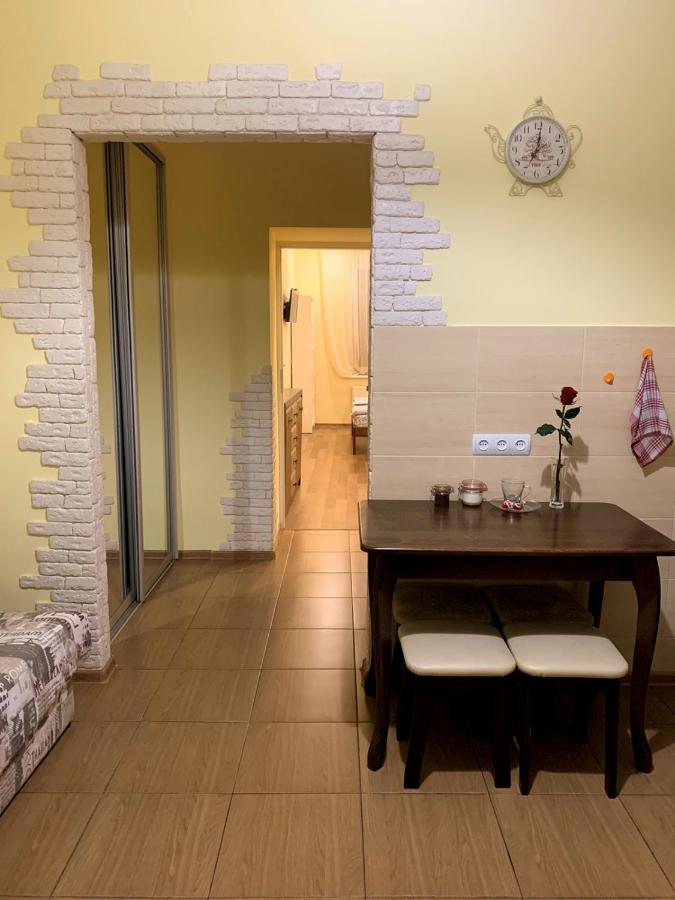 Homey Apartment On Vicheva Str. Lviv Buitenkant foto