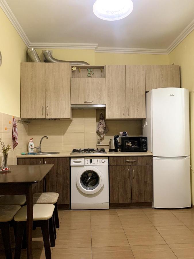 Homey Apartment On Vicheva Str. Lviv Buitenkant foto